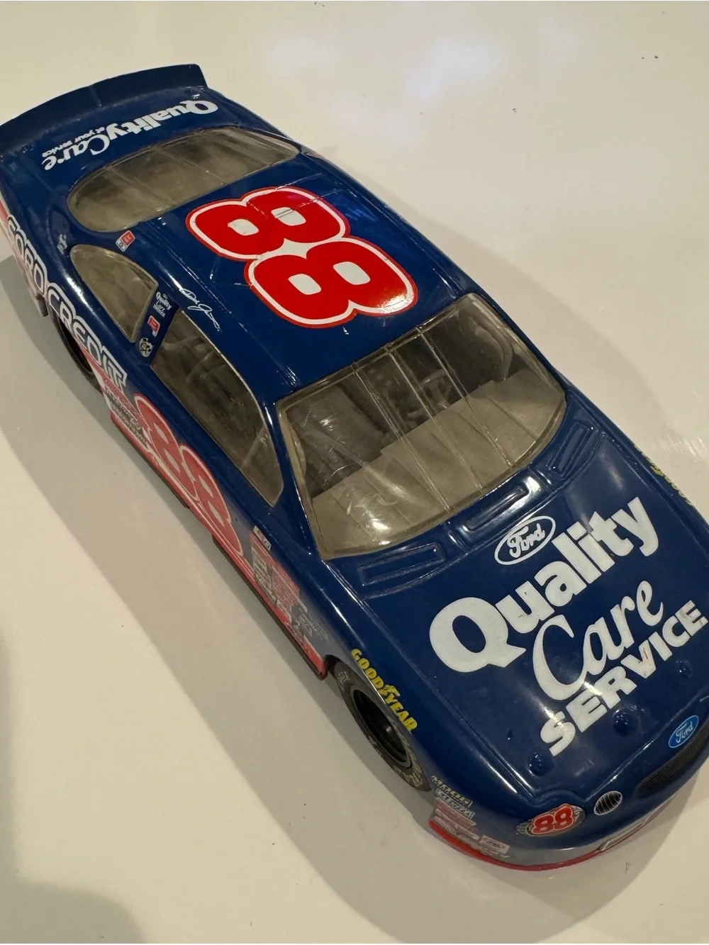 Dale Jarrett 88 Quality Care Ford Taurus 1:24 Action Racing Diecast 1999
